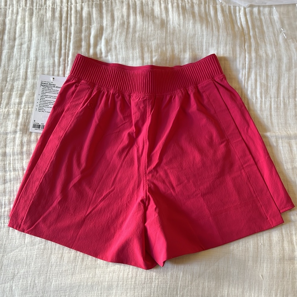 NWT | Lululemon Stretch Woven Relaxed-Fit HR Short 4” (Cherry Mist, S)